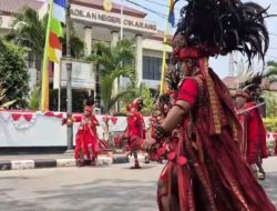 Bawa Tarian Minahasa, Keluarga Korban Penganiayaan Anggota DPRD Bekasi Kawal Sidang Perdana