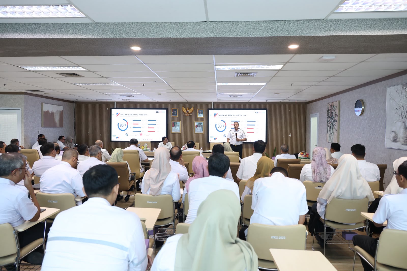 Bekasi - Wali Kota Bekasi, Tri Adhianto, memimpin langsung rapat pembahasan Monitoring Controlling Surveillance for Prevention Risk Based Surveillance System (MCSP-RBS) Tahun 2026 pada Rabu (5/8/2026). Foto: Ist/Gobekasi.id.