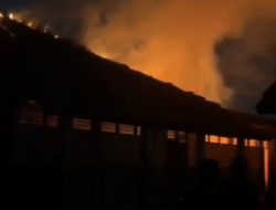 SMP Negeri 1 Tambelang Bekasi Terbakar, 5 Unit Damkar Dikerahkan ke Lokasi