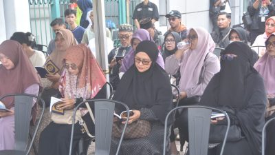 Bekasi - Paguyuban Keluarga Korban Kecelakaan KA Argo Bromo vs KRL menggelar doa bersama, pengajian, tahlil, serta tabur bunga di Stasiun Bekasi Timur, Jumat (7/8/2026). Foto: Septian/Gobekasi.id.