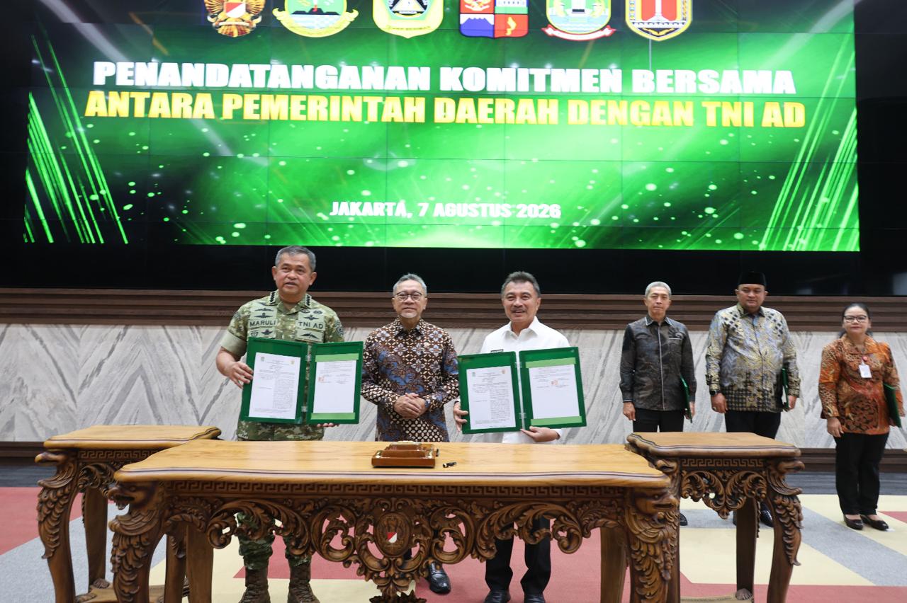 Bekasi - Penandatanganan perjanjian kerja sama pengelolaan sampah ini dihadiri langsung oleh Wakil Wali Kota Bekasi, Abdul Harris Bobihoe, dan Kepala Staf Angkatan Darat (KSAD) Jenderal TNI Maruli Simanjuntak di Markas Besar Angkatan Darat, Jakarta. Foto: Ist/Gobekasi.id.