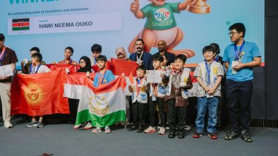 Bekasi - Atha Fathurrahman, siswa kelas 2 SDN Waluya 02 Kecamatan Cikarang Utara, berhasil meraih Penghargaan Emas (Gold) dan Kategori Diamond pada ajang ADEPT Competition Olympiad 2025/2026 bidang Matematika yang berlangsung di Kuala Lumpur, Malaysia. Foto: Ist/Gobekasi.id.