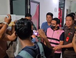 Mantan Direktur Usaha Perumda Tirta Bhagasasi Kenakan Rompi Pink Kasus Korupsi Rp 4,5 Miliar