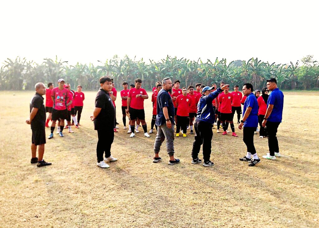 Bekasi - PSSI Kota Bekasi menggelar program kursus Pelatih Lisensi D yang diikuti 60 pelatih dari berbagai klub dan SSB. Foto: Ist
