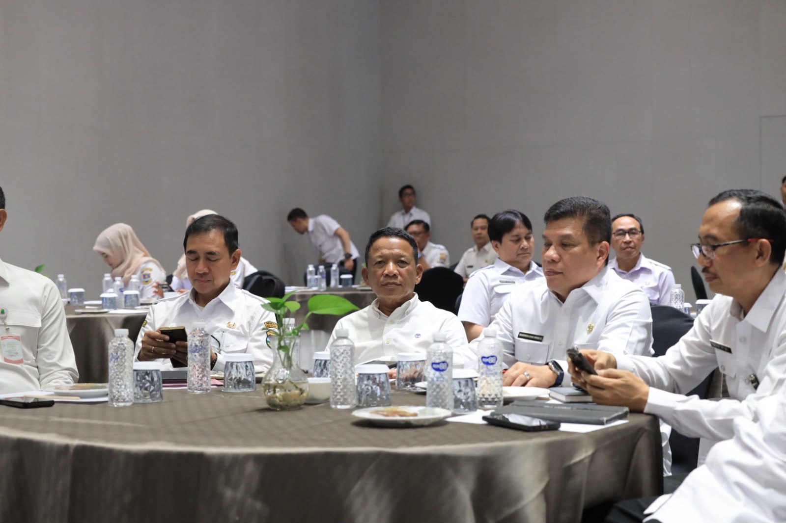 Bekasi - Sekretaris Daerah Kota Bekasi, Junaedi, menghadiri Rapat Kerja Komwil Forsesdasi Provinsi Jawa Barat. Foto: Ist/Gobekasi.id.