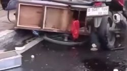 Gerobak Siomay Hancur Ditabrak Gerombolan Pelajar Tawuran di Kedungwaringin, Pedagang Usap Dada