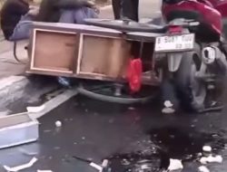 Gerobak Siomay Hancur Ditabrak Gerombolan Pelajar Tawuran di Kedungwaringin, Pedagang Usap Dada