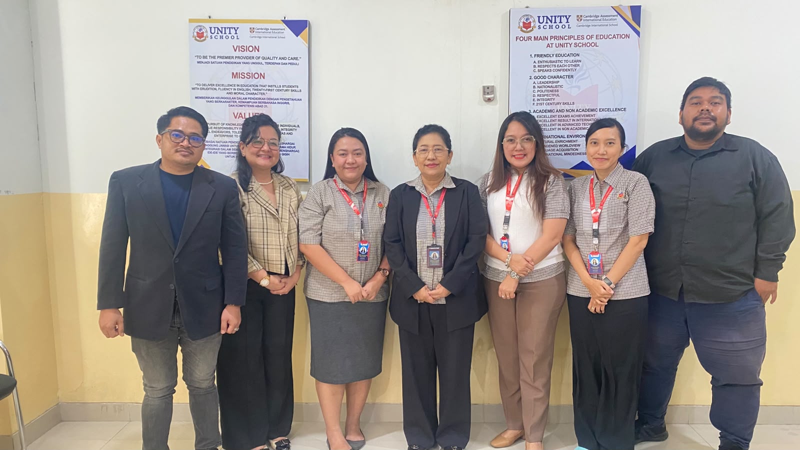Bekasi - Kuasa Hukum SD Unity School dari Ira Yustika Lestari & Partners Law Office bersama managemen Unity School menyikapi isu yang berkembang di media sosial soal dugaan perundungan, Kamis (13/8/2026). Foto: Mochamad Yacub Ardiansyah/Gobekasi.id.