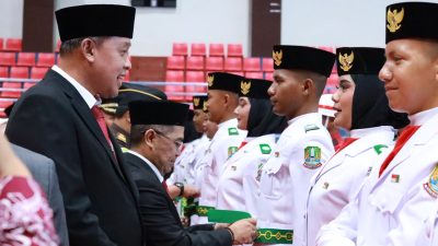 Bekasi - Wali Kota Bekasi Tri Adhianto resmi mengukuhkan anggota Paskibraka Kota Bekasi di GOR Bang Yan, Kamis (13/8/2026). Foto: Ist/Gobekasi.id.