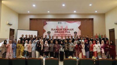 Bekasi - Wakil Wali Kota Bekasi, Abdul Harris Bobihoe, menghadiri kegiatan malam ramah tamah bersama anggota Paskibraka dan orang tua mereka di Aula KH Noer Ali, Islamic Center Bekasi, pada Kamis (13/8/2026) malam. Foto: Ist/Gobekasi.id.
