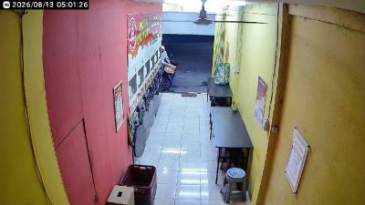 Bekasi - Rekaman CCTV maling motor yang beraksi di usaha Laundry wilayah Wisma Jaya, Bekasi Timur, Kota Bekasi. Foto: Ist/Gobekasi.id.