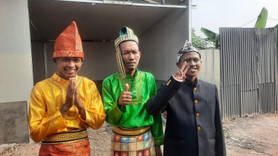Bekasi - Dua pasien ODGJ, Iqbal dan Aji menceritakan pengalamannya menjadi petugas upacara dalam perayaan HUT RI ke-81 di Yayasan Jamrud Biru, Senin (17/8/2026). Foto: Septian/Gobekasi.id.