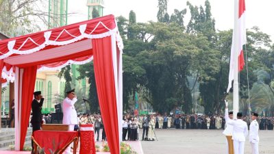 Bekasi - Wali Kota Bekasi, Tri Adhianto saat memimpin upacara HUT RI ke-81 di Alun - Alun Kota Bekasi, Senin (17/8/2026). Foto: Ist/Gobekasi.id.