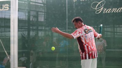 Bekasi - Wakil Wali Kota Bekasi, Abdul Harris Bobihoe, meresmikan langsung pembukaan turnamen Padel antar OPD dalam rangka memeriahkan HUT ke-81 RI, Selasa (18/8/2026). Foto: Ist/Gobekasi.id.
