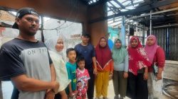 Bekasi - Korban Kebakaran SPBE Cimuning menagih janji pergantian. Foto: Septian/Gobekasi.id.