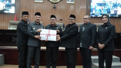 Bekasi - Rapat Paripurna DPRD Kota Bekasi membahas revisi perda pengelolaan sampah, perlindungan anak, serta penyesuaian anggaran daerah 2026, Kamis (20/8/2026). Foto: Ist/Gobekasi.id.