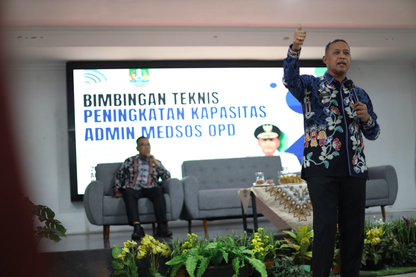 Bekasi - Wali Kota Bekasi Tri Adhianto meminta seluruh admin media sosial OPD hingga kelurahan responsif dan mampu menjawab kebutuhan informasi warga. Foto: Ist/Gobekasi.id.