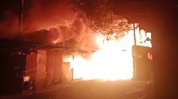 Bekasi - Kebakaran melahap sejumlah lapak pedagang di Pasar Bintara, Bekasi Barat, Kota Bekasi, pada Senin (24/8/2026) dini hari. Foto: Ist/Gobekasi.id.