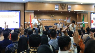 Bekasi - Wali Kota Bekasi Tri Adhianto berkoordinasi dengan pengelola SPPG dalam pengawasan keamanan pangan demi suksesnya pelaksanaan Program Makan Bergizi Gratis (MBG). Foto: Ist/Gobekasi.id.