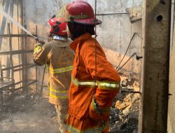 Pagi-Pagi Ruko Jim’s Honey Terbakar, Asap Muncul dari Lantai 4