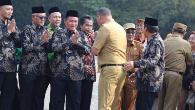 Bekasi - Wali Kota Bekasi Tri Adhianto mengukuhkan kepengurusan FKUB Kota Bekasi 2026–2031 yang kembali dipimpin Abdul Manan demi memperkuat budaya toleransi. Foto: Ist/Gobekasi.id.