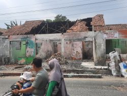 Tiga Kios Ludes Terbakar, Yulianti Kehilangan Rp60 Juta: “Satu Rupiah Pun Belum Diganti”
