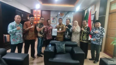Bekasi - Plt Bupati Bekasi Asep Surya Atmaja mendorong penguatan peran komite sekolah sebagai mitra strategis dan pengawas transparan tata kelola pendidikan. Foto: Ist/Gobekasi.id.