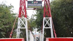 Buka Akses Warga Cibarusah, Pemkab Bekasi dan TNI Bangun Jembatan Gantung Sepanjang 80 Meter