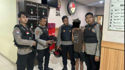 Bekasi - Tim Patroli Jaga Jakarta dari Sat Samapta Polres Metro Bekasi Kota menangkap seorang pria berinisial MH alias H setelah kedapatan membawa ratusan butir obat keras ilegal. Foto: Ist/Gobekasi.id.