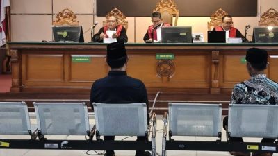 Bekasi - Bupati Bekasi nonaktif, Ade Kuswara Kunang dalam persidangan di Pengadilan Tipikor Bandung. Foto: Ist