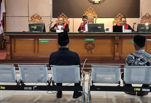 Bekasi - Bupati Bekasi nonaktif, Ade Kuswara Kunang dalam persidangan di Pengadilan Tipikor Bandung. Foto: Ist