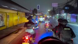 Bekasi - Tim patroli Brimob Polda Metro Jaya menyisir sejumlah titik rawan di Bekasi. Foto: Ist/Gobekasi.id.