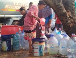 Krisis Air Bersih Pertama Kali Landa Desa Serang Cikarang Selatan, 108 Ribu Liter Air Disalurkan