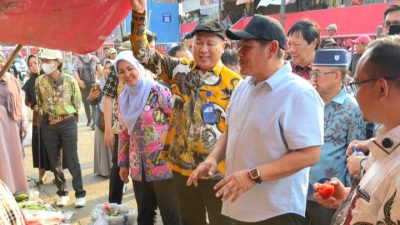 Bekasi - Ketua DPRD Kota Bekasi, Sardi Effendi bersama Ketua Komisi III Arif Rahman Hakim dan Direktur PT Mitra Patriot David Rahardja saat berada di Pasar Baru, Kamis (3/9/2026). Foto: Ist/Gobekasi.id.