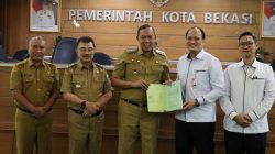 Bekasi - Pemkot Bekasi menerima hibah barang rampasan KPK berupa tujuh bidang tanah senilai Rp3,65 miliar di Jatiasih yang akan dimanfaatkan untuk polder air. Foto: Ist/Gobekasi.id.