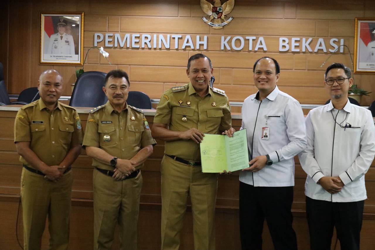 Bekasi - Pemkot Bekasi menerima hibah barang rampasan KPK berupa tujuh bidang tanah senilai Rp3,65 miliar di Jatiasih yang akan dimanfaatkan untuk polder air. Foto: Ist/Gobekasi.id.