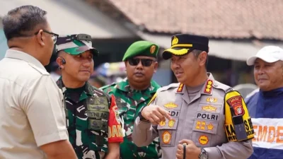 Bekasi - Kapolres Metro Bekasi Kombes Pol Andi Oddang mengapresiasi warga dan 12.261 personel gabungan yang sukses menjaga kondusivitas Pilkades Serentak 2026. Foto: Ist