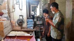 Lindungi Konsumen, Pemkab Bekasi Tera Ulang 474 Timbangan di Pasar Induk Cibitung