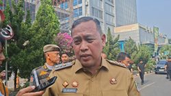 Bekasi - Wali Kota Bekasi Tri Adhianto saat diwawancara soal dugaan Bullying di sekolah Alexandria Boarding Islamic School, Senin (28/9/2026). Foto: Ist/Gobekasi.id.