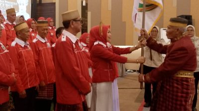 Bekasi - Widyawati Farah Imelda resmi menjabat sebagai Ketua Umum Perkumpulan Keluarga Bugis Makassar (PKBM) periode 2026–2031 usai menjalani pelantikan di Hotel Horison Bekasi pada Sabtu (19/9/2026). Foto: Ist/Gobekasi.id.