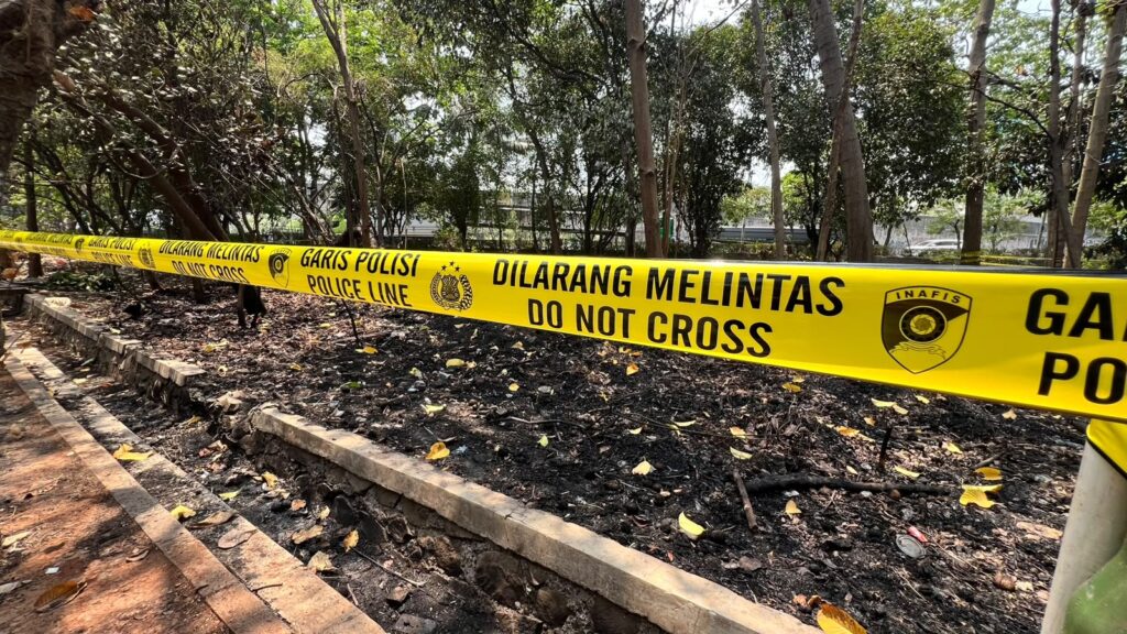 Bekasi - Lahan Hutan Kota Bekasi yang terbakar di garis polisi, Selasa (22/9/2026). Foto: Ist/Gobekasi.id.