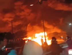 Lapak Palet Kayu di Kalimalang Cikarang Utara Ludes Terbakar Tengah Malam