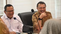 Bekasi - Wakil Wali Kota Bekasi Abdul Harris Bobihoe menerima kunjungan kerja Komisi B DPRD Kota Depok untuk membahas pengembangan konsep Sports City dan UMKM. Foto: Ist/Gobekasi.id.