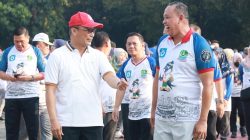Bekasi - Kepala BKN Zudan Arif Fakrulloh bersama Wali Kota Bekasi Tri Adhianto saat memberi arahan kepada ASN Kota Bekasi untuk meningkatkan produktivitas dan menjaga disiplin kerja, Selasa (1/9/2026). Foto: Ist/Gobekasi.id.