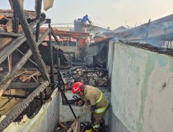 Api Mendadak Membesar Usai Ledakan, 6 Kontrakan di Kranji Hangus!