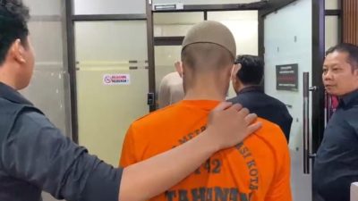 Bekasi - Polres Metro Bekasi Kota menetapkan tiga tersangka kasus dugaan penggelapan saldo akun TikTok milik kreator Vilmei senilai Rp 1,28 miliar. Foto: Septian/Gobekasi.id.