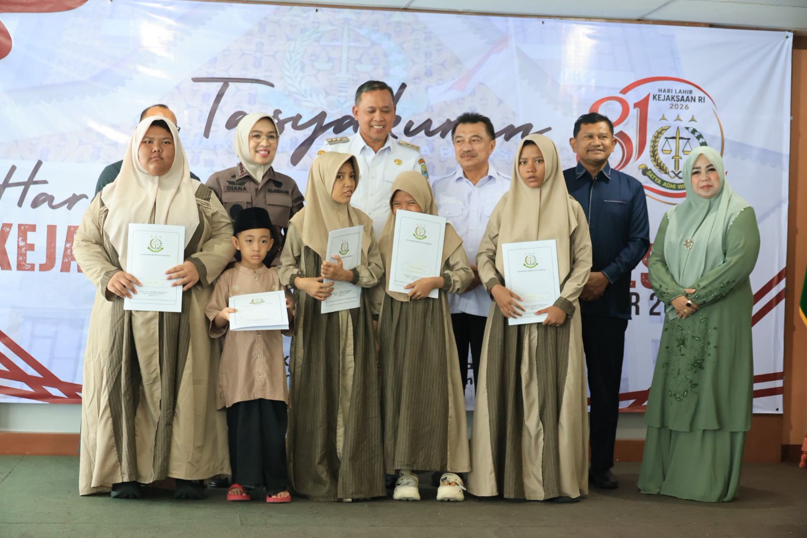 Bekasi - Pemkot Bekasi menghadiri tasyakuran HUT ke-81 Kejari Kota Bekasi. Wali Kota Tri Adhianto mendorong penguatan sinergi hukum dan tata kelola pemerintahan. Foto: Ist/Gobekasi.id.