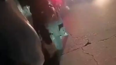 Bekasi - Jalan sepi pasca-penggusuran di Tambelang, Kabupaten Bekasi, diduga dimanfaatkan pelaku kejahatan. Wati (30) jadi korban begal, motor dan surat berharga raib. Foto: Ist/Gobekasi.id.