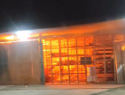 Si Jago Merah Amuk Toko Material di Tambun Bekasi, Petugas Masih Upayakan Pemadaman