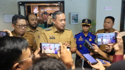 Bekasi - Wali Kota Bekasi Tri Adhianto saat di wawancara soal abu vulkanik Gunung Anak Krakatau, Senin (7/9/2026). Foto: Ist/Gobekasi.id.
